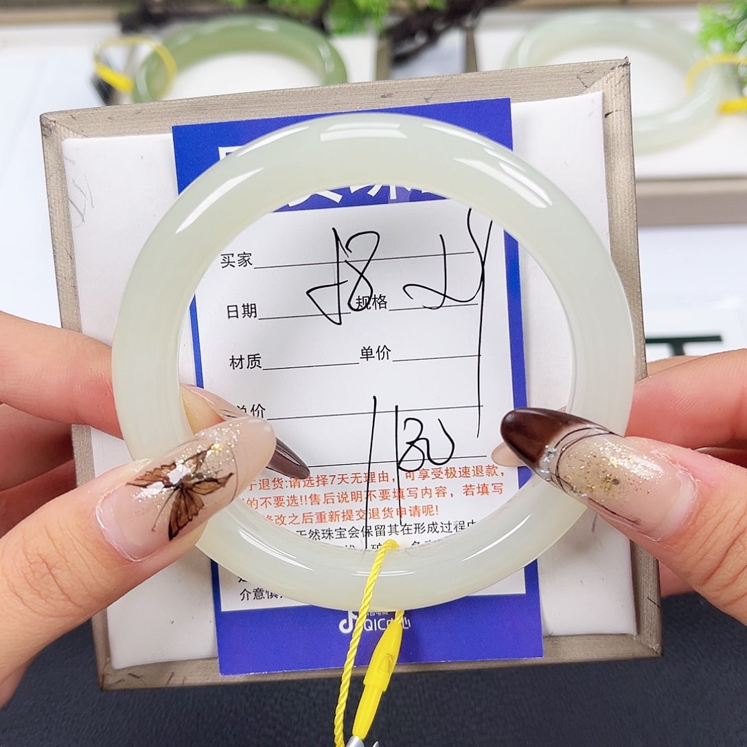 和田玉手镯未镶嵌