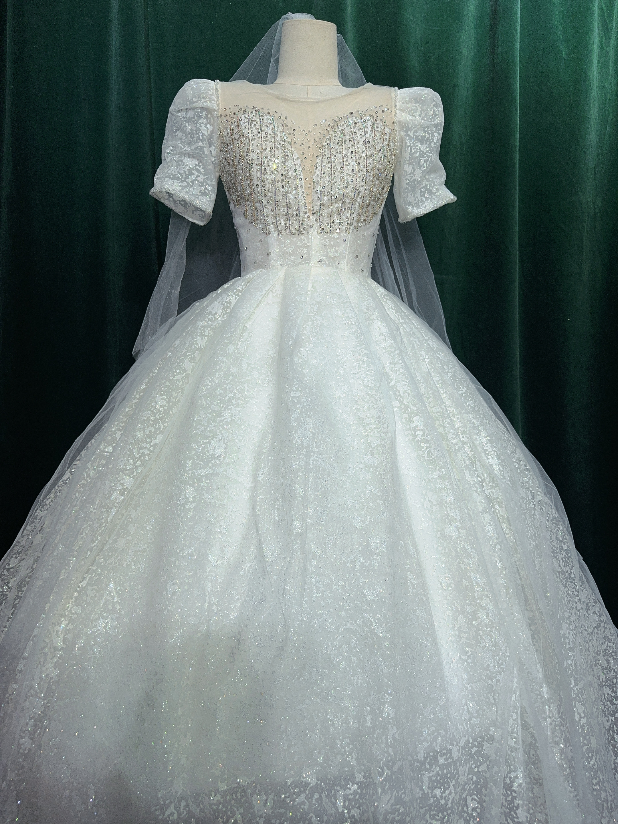 全新短袖齐地婚纱