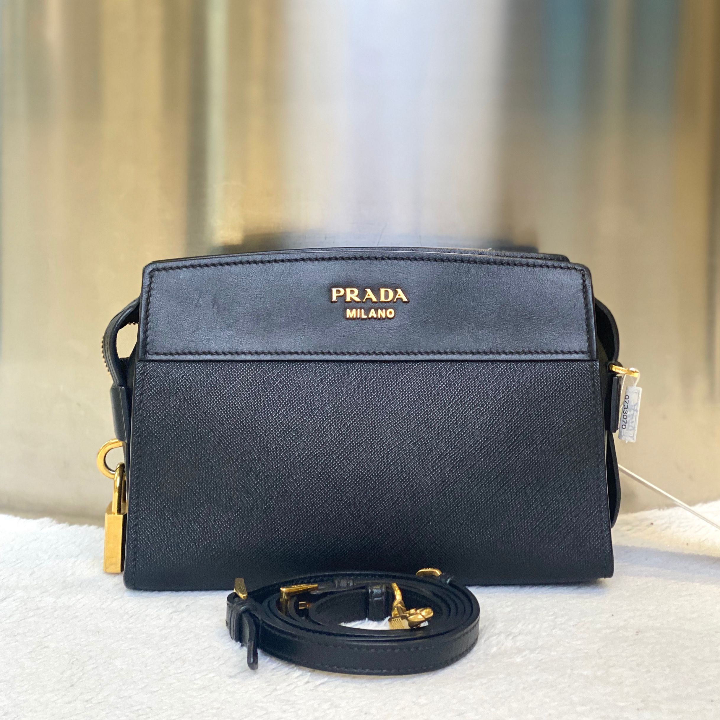 99新 Prada/普拉达 古有98新普拉达黑色斜挎包5303
