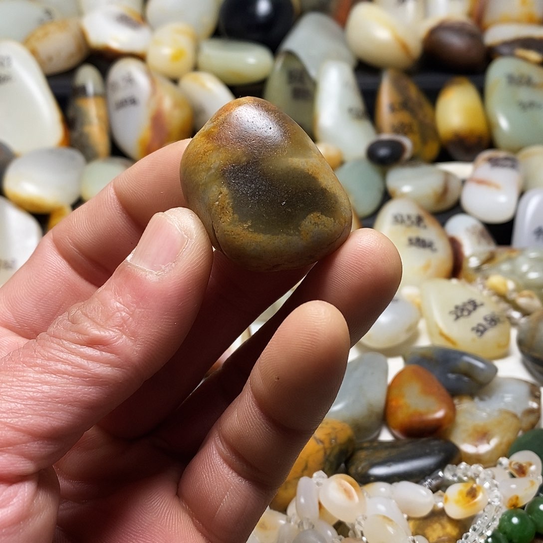 和田玉颈饰未镶嵌吊坠