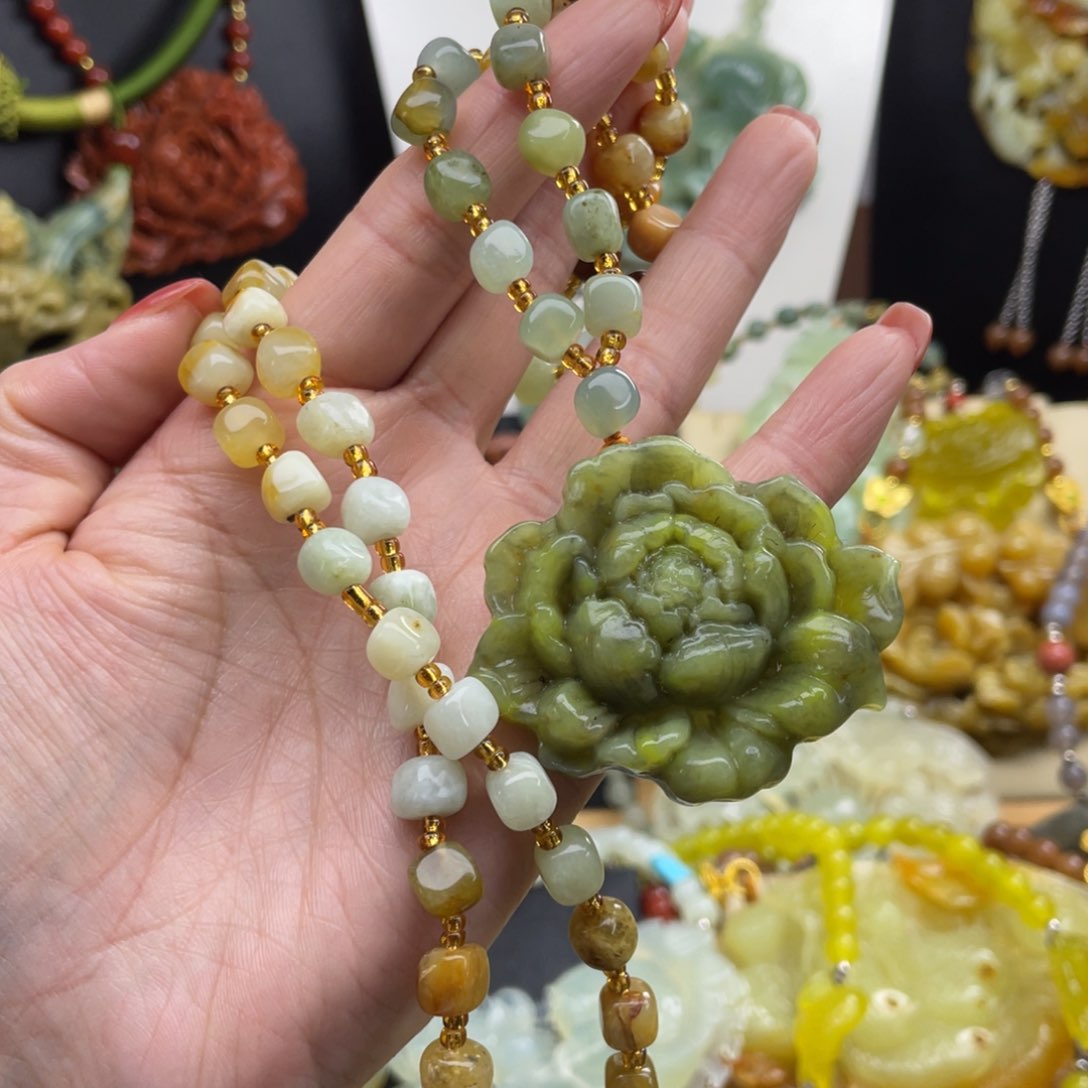 未镶嵌蛇纹石玉颈饰