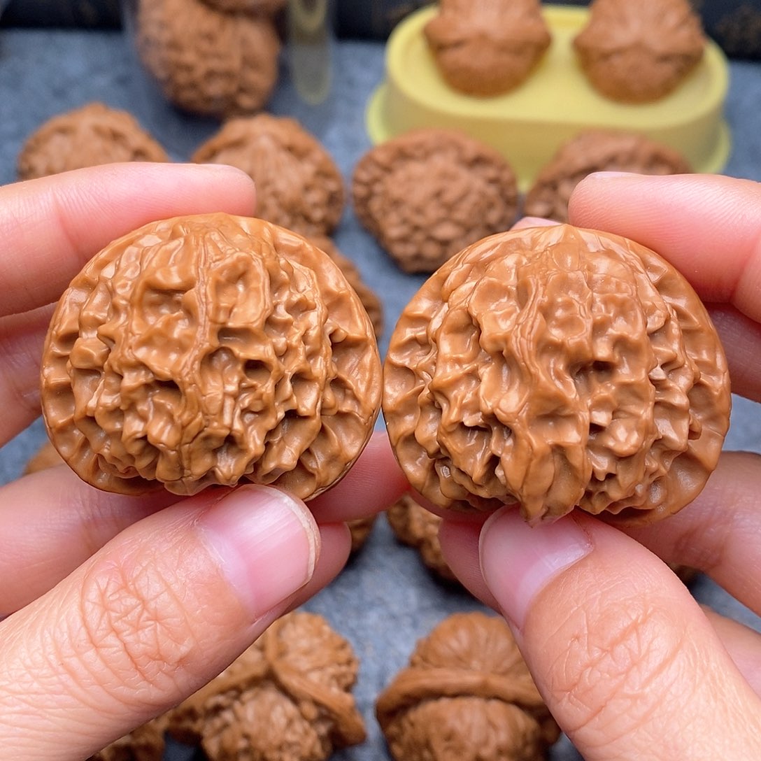 文玩核桃把件龙鳞43尺红皮