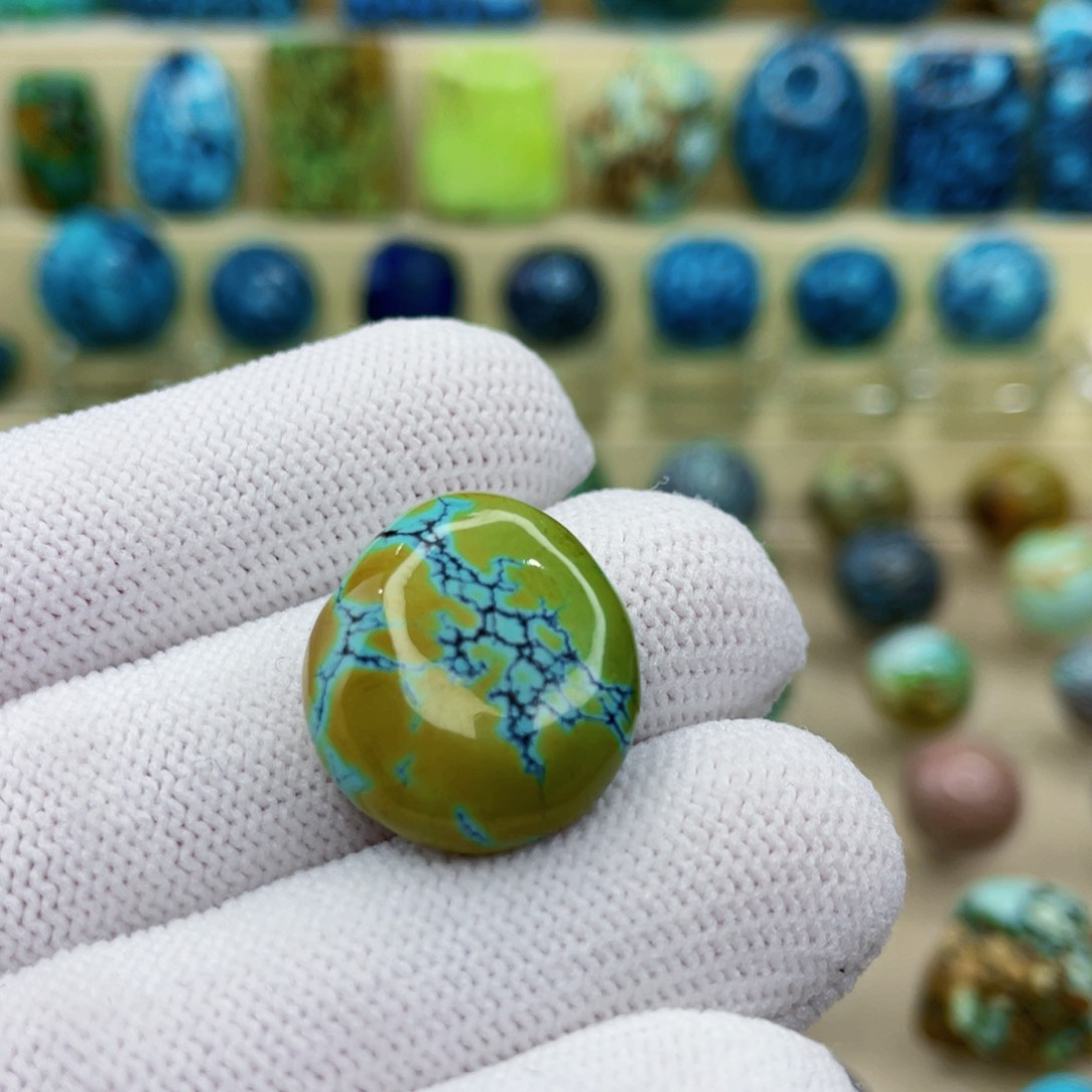 未镶嵌绿松石颈饰