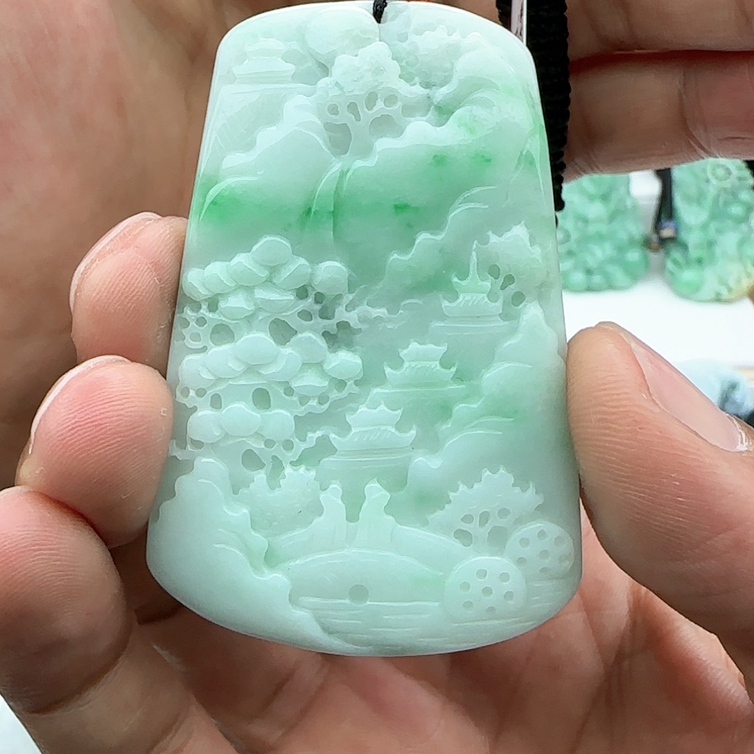 翡翠颈饰未镶嵌翡翠
