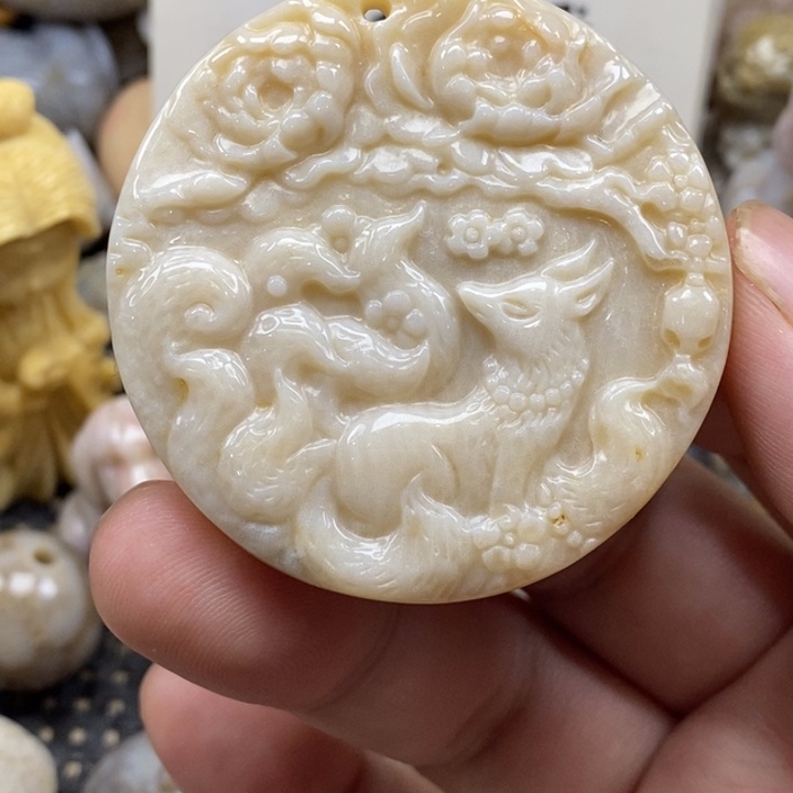 硅化珊瑚（珊瑚玉）未镶嵌颈饰