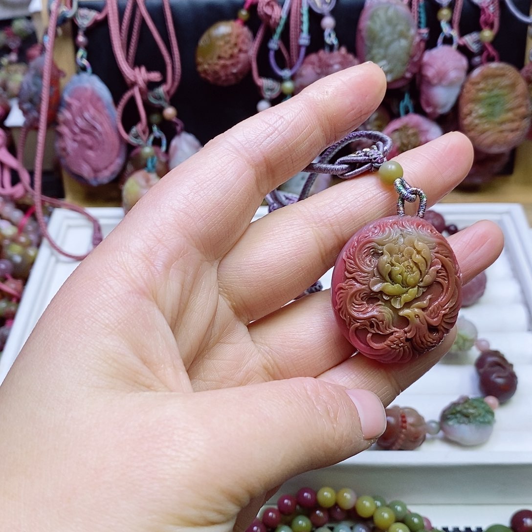 玛瑙/玉髓盐源玛瑙吊坠未镶嵌