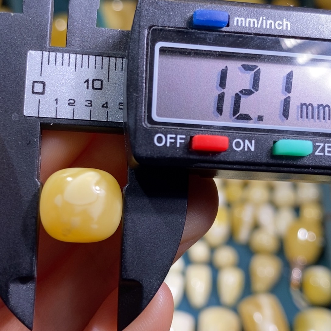 蜜蜡未镶嵌裸石配饰