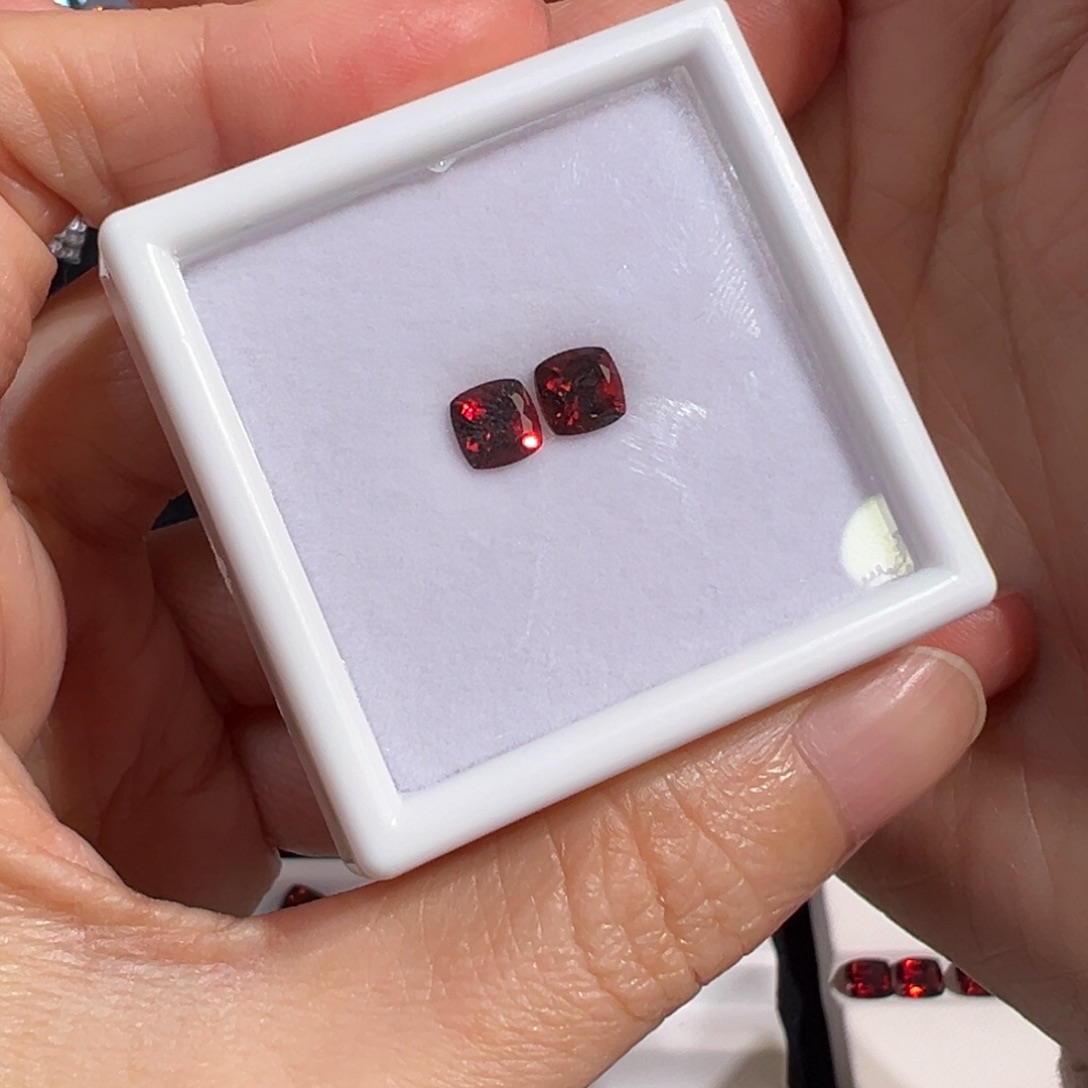 ****咪未镶嵌石榴石珠宝半成品5mm两颗