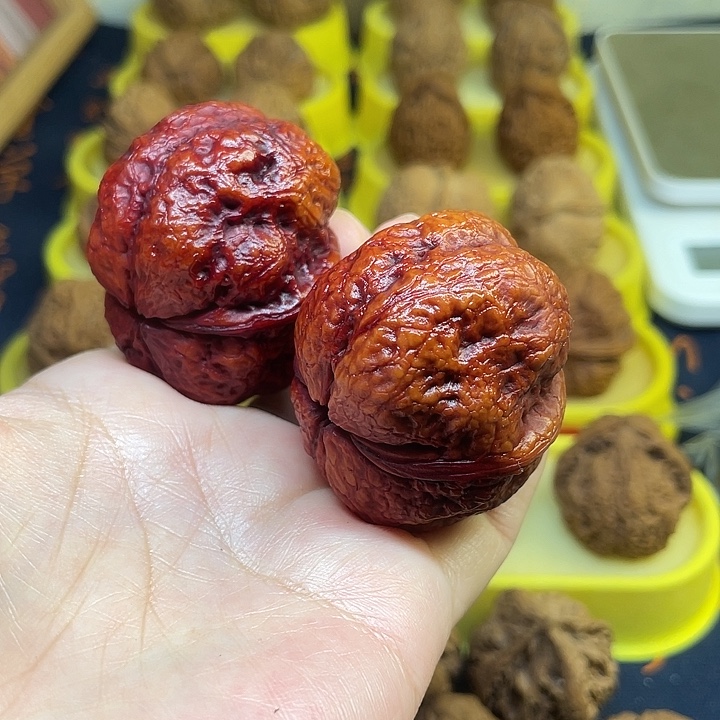 文玩核桃把件7、七彩老树方尊46