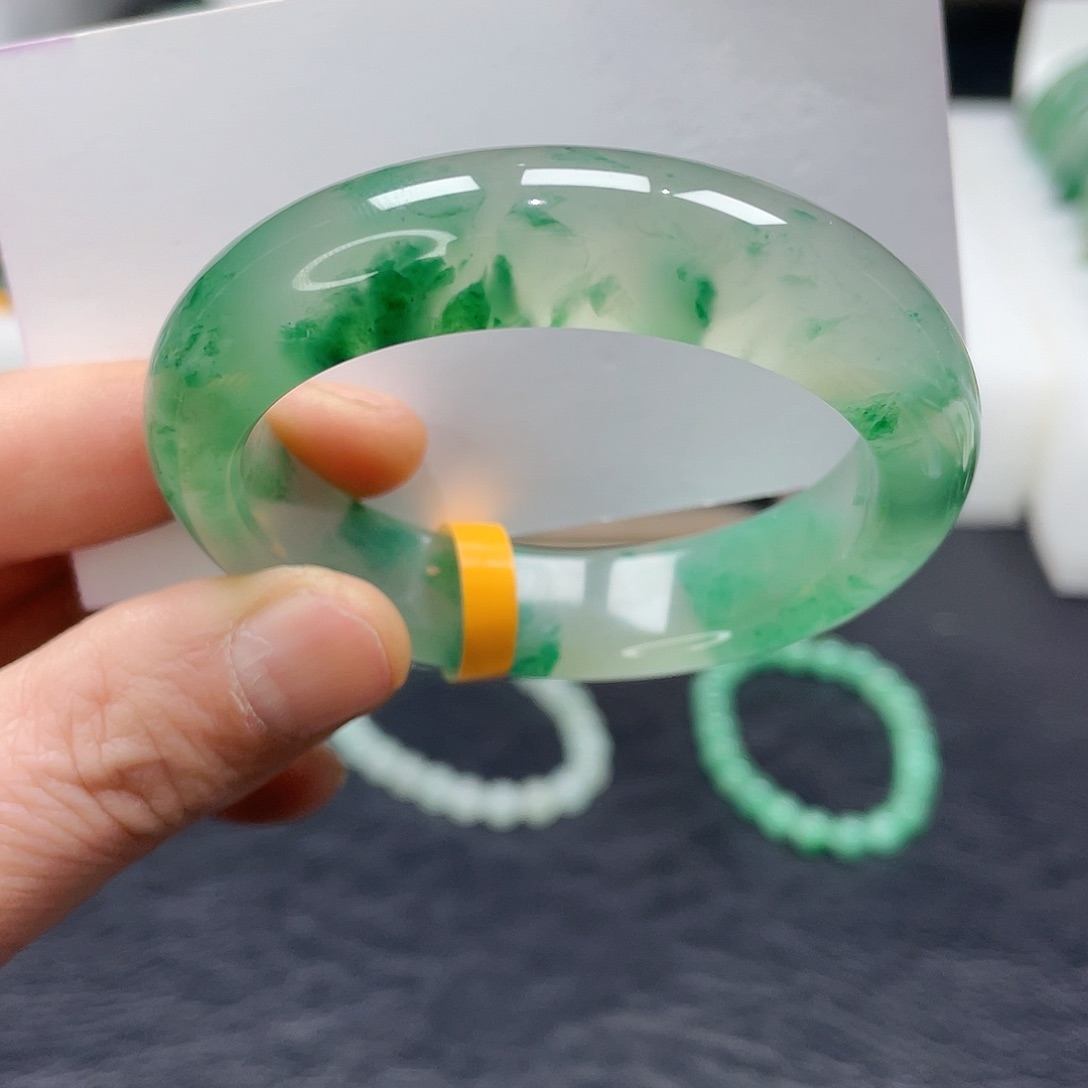 石英质玉手镯未镶嵌51圈