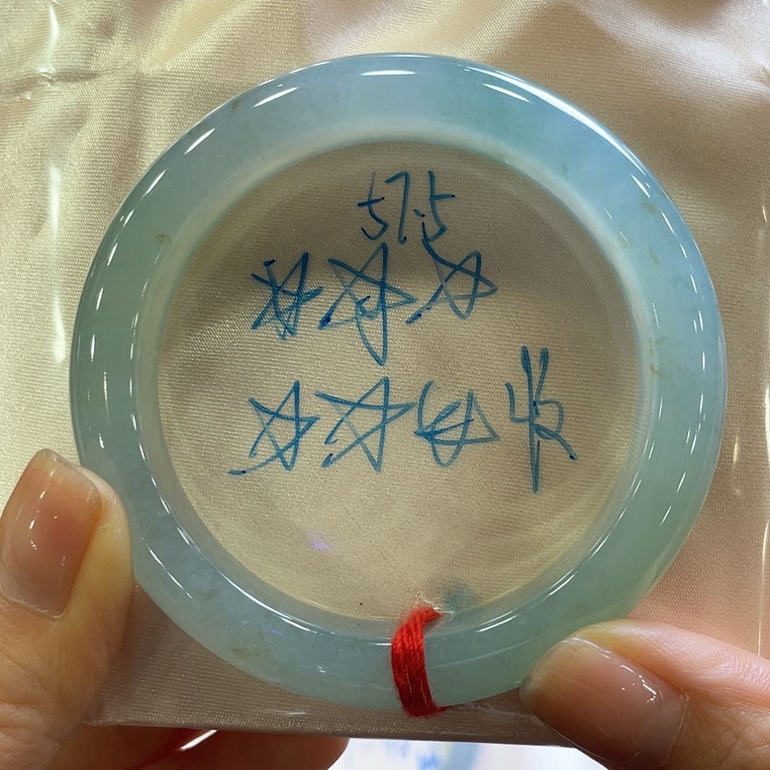 翡翠手镯未镶嵌翡翠手镯