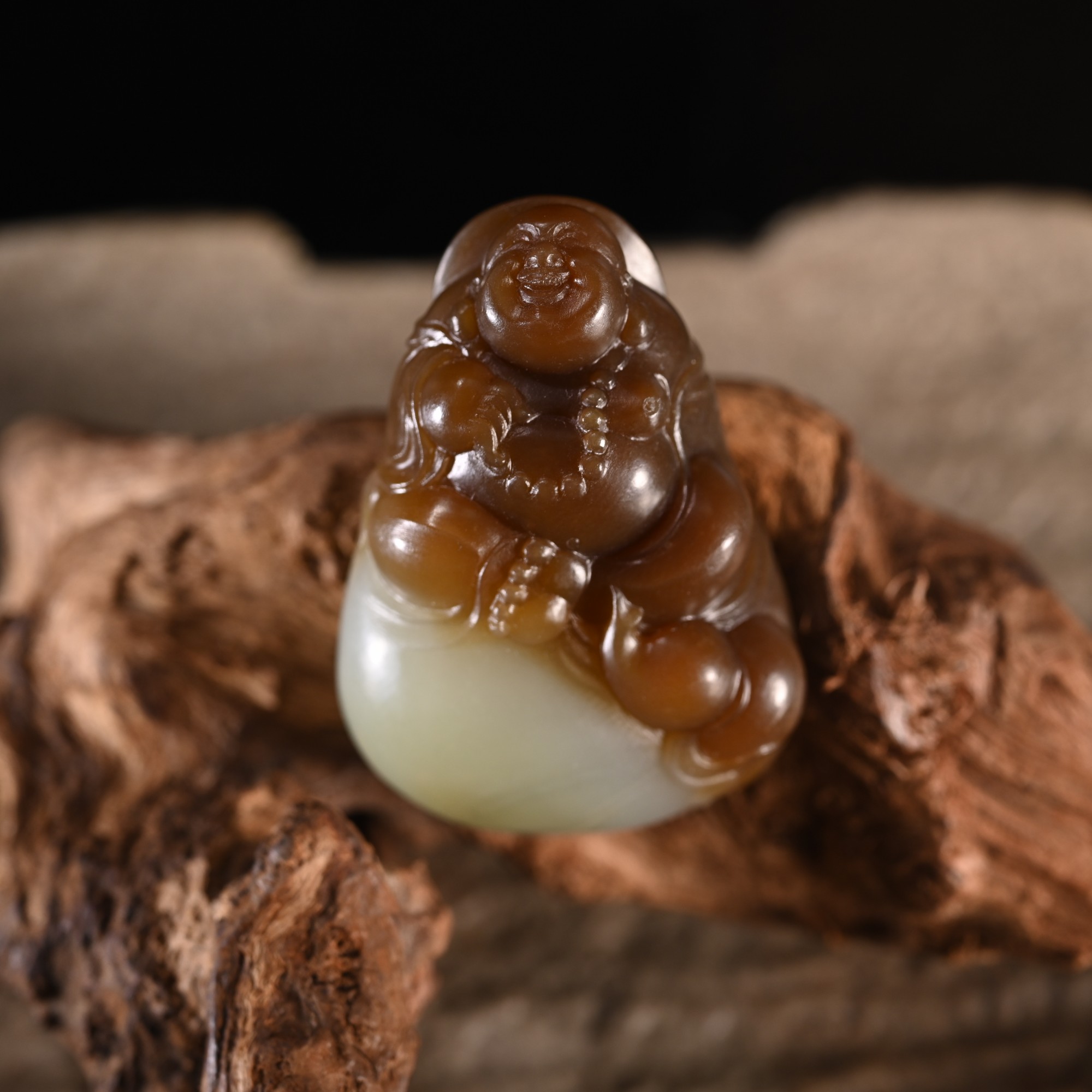 Lot8842 25YU104051和田玉且末糖弥勒挂坠/杭拍