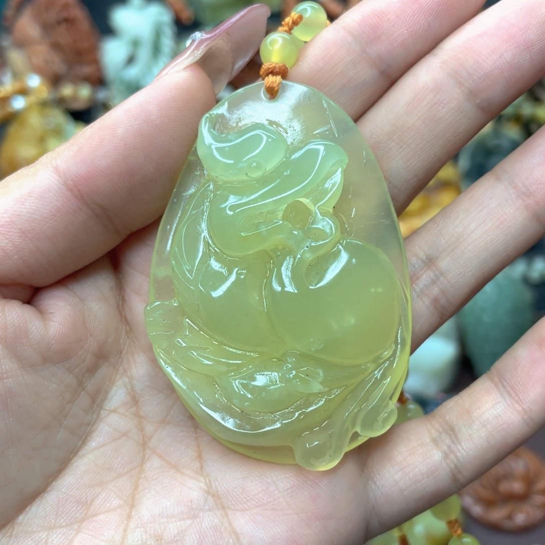 蛇纹石玉颈饰未镶嵌