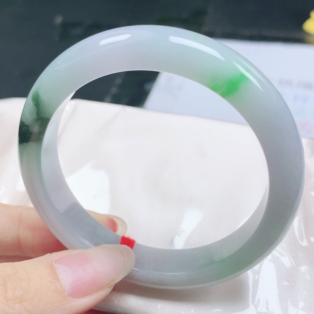 翡翠未镶嵌手镯翡翠55.1春彩细腻飘阳绿正圈