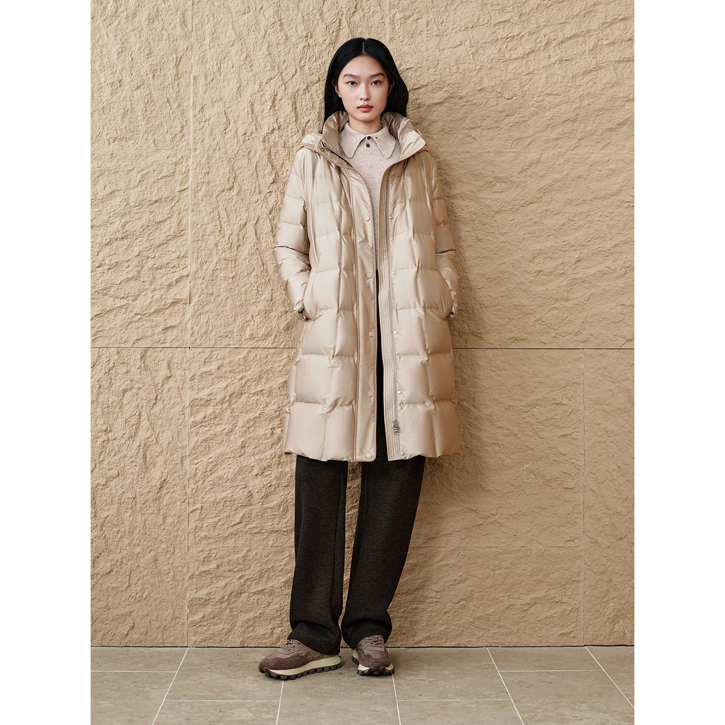 INSUN恩裳专选2025冬季连帽中长款茧型棉感鹅绒羽绒服9C65508820 