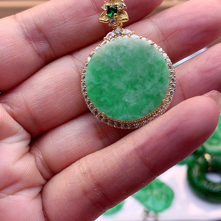 翡翠颈饰银S925镶嵌翡翠