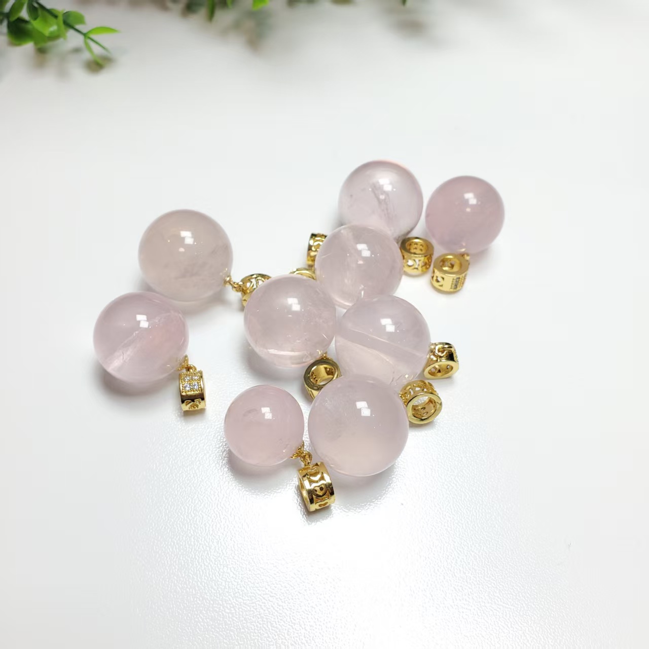 X634【赵小姐】粉水晶圆珠吊坠，多样性发其一