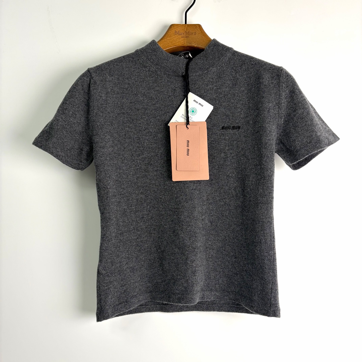 未使用 MIU MIU/缪缪 40码 miumiu灰色针织短袖全新带吊 bz0691