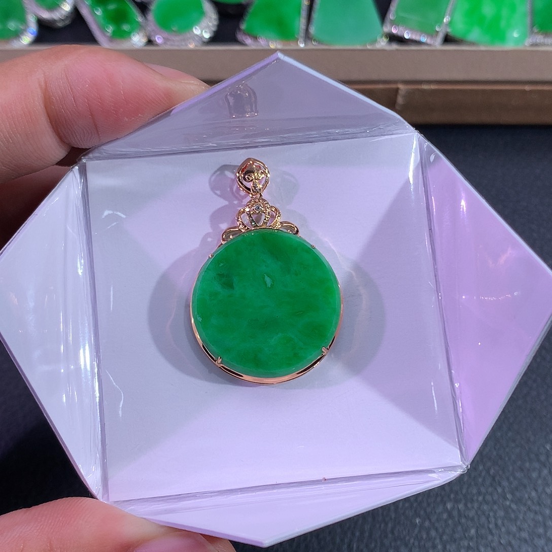 翡翠吊坠(赠链)18K金镶嵌