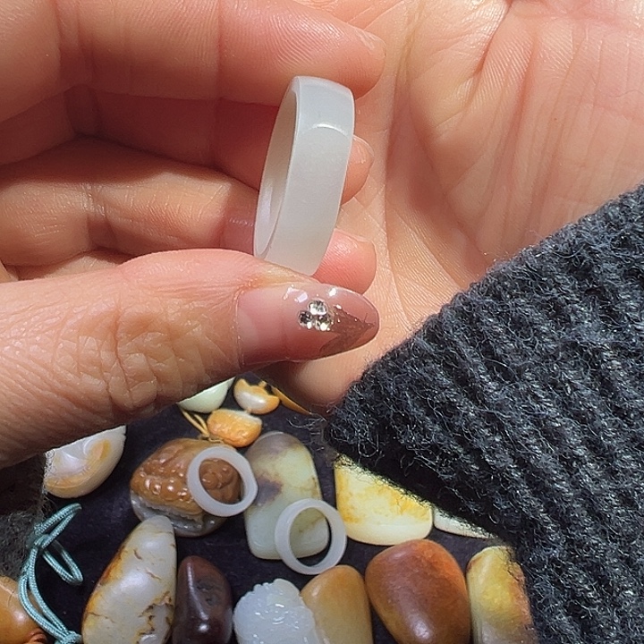 漂***海和田玉未镶嵌戒圈