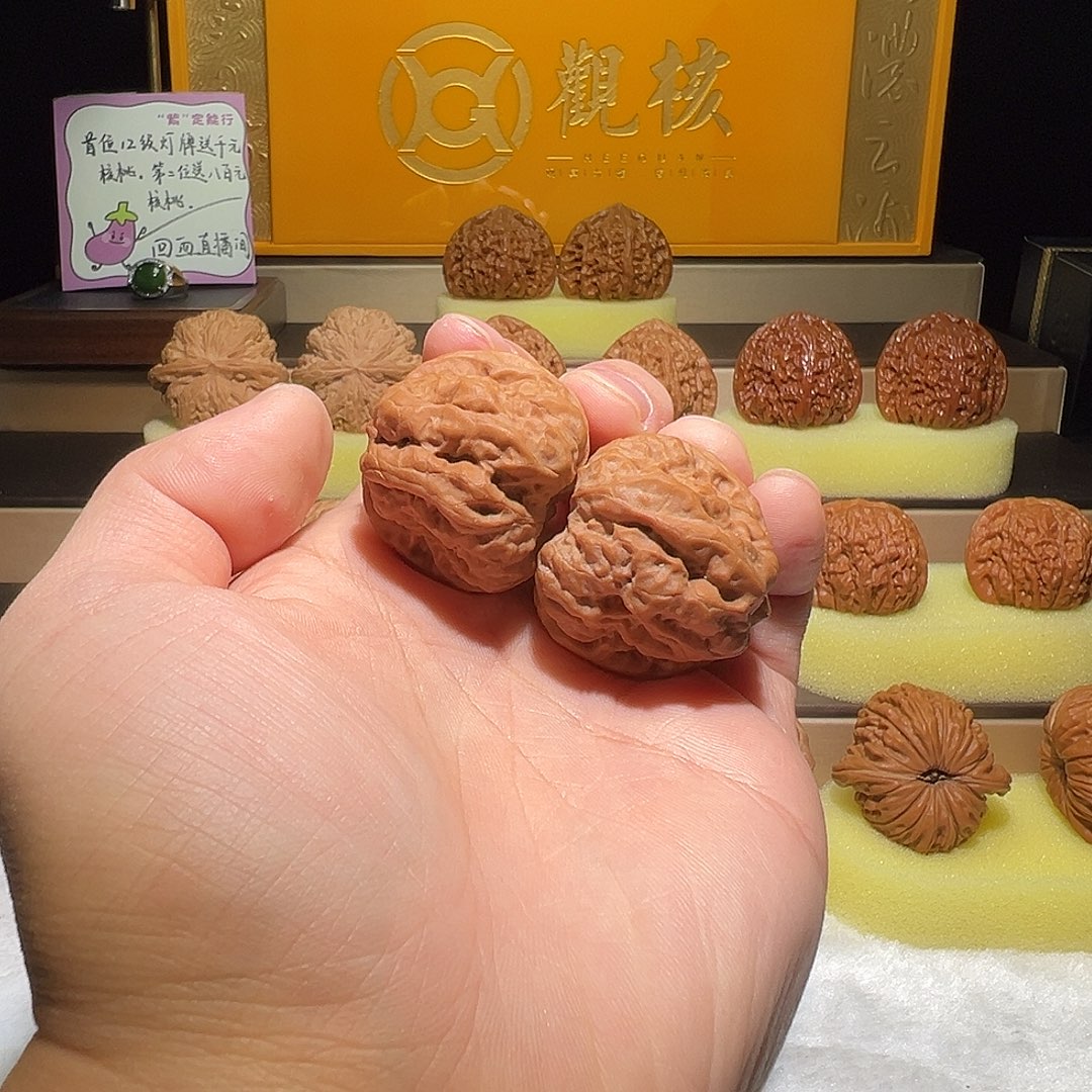 是***吖木质类蛤蟆头文玩核桃