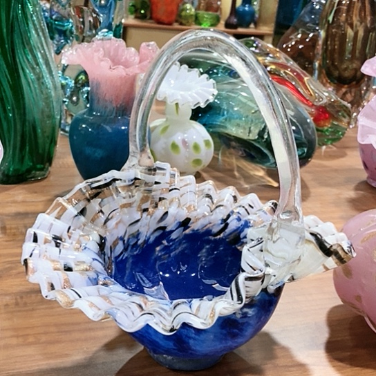 琉璃花瓶高21厘米口径21厘米