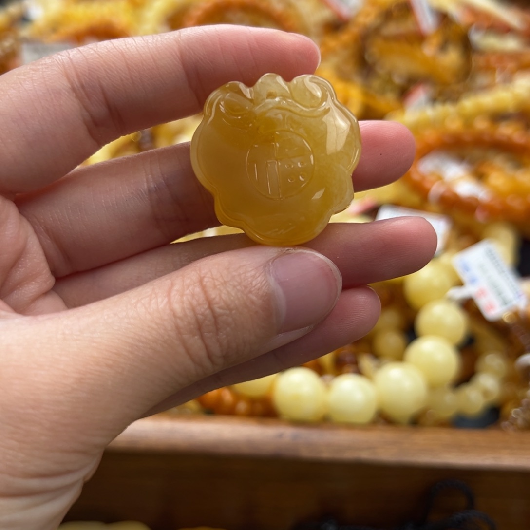 未镶嵌琥珀珠宝奇石