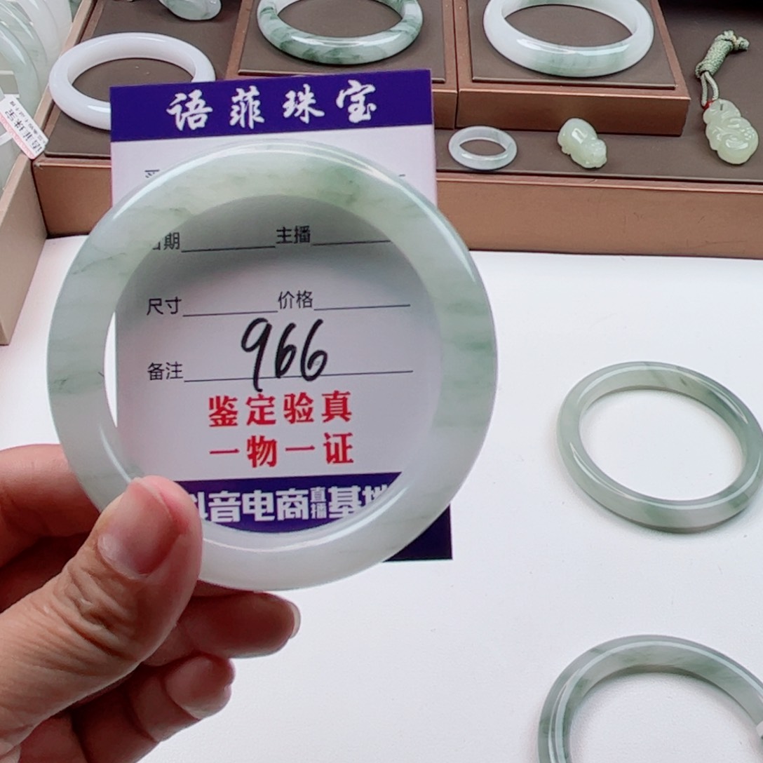 石英质玉手镯未镶嵌妻*