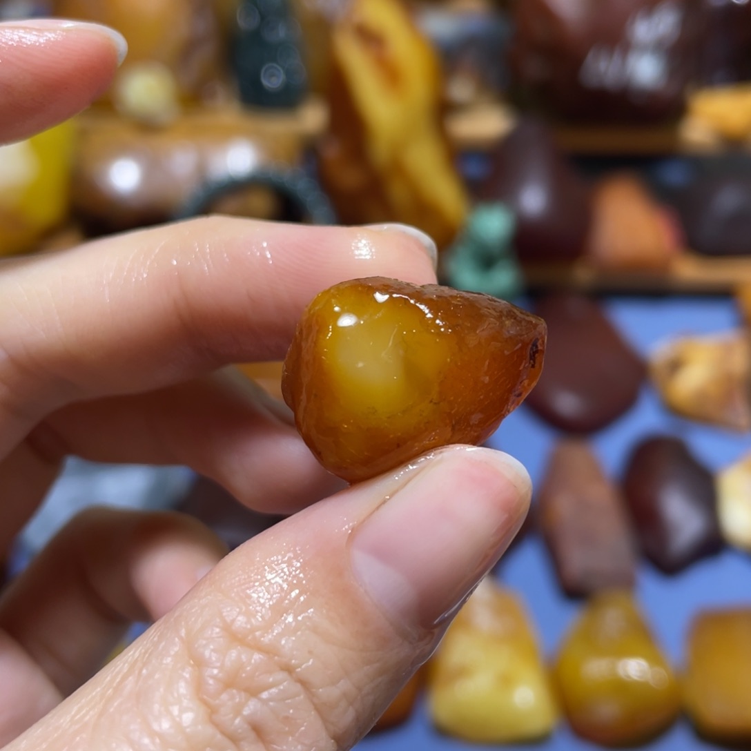 定制琥珀未镶嵌原石