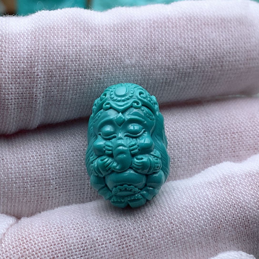 绿松石颈饰未镶嵌