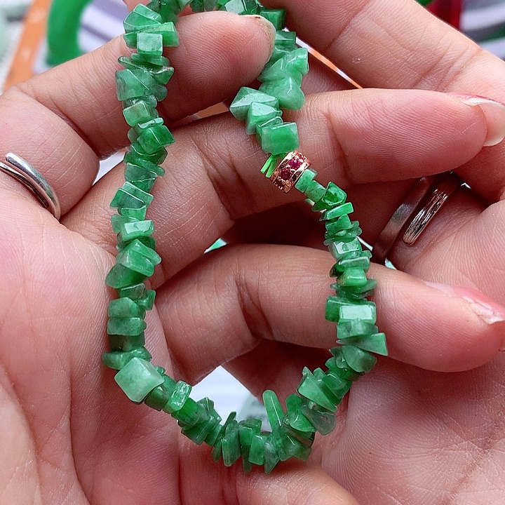 翡翠颈饰未镶嵌翡翠