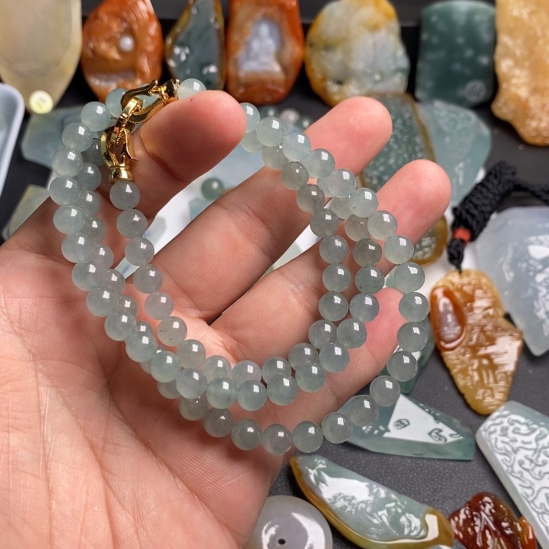 谭***凡翡翠未镶嵌颈饰珠链