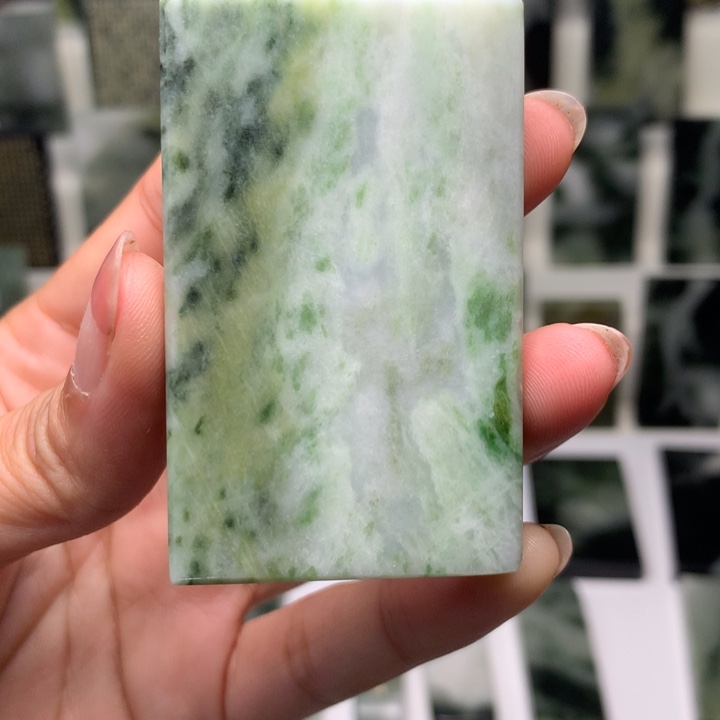 独山玉颈饰未镶嵌