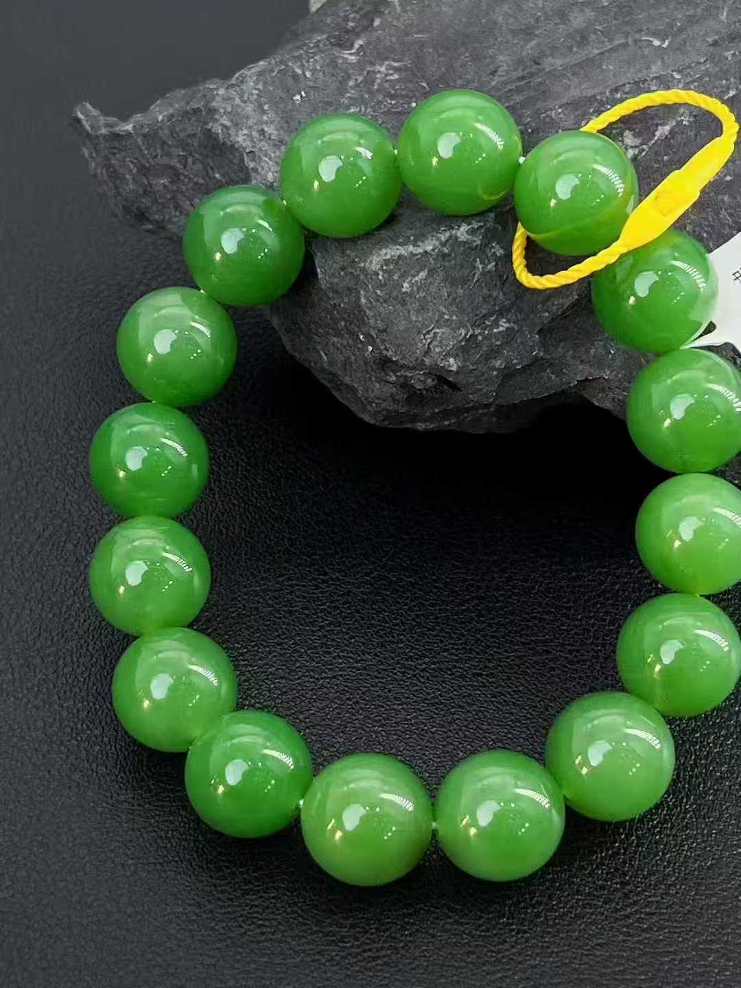 和田玉碧玉13mm翠绿苹果绿手串