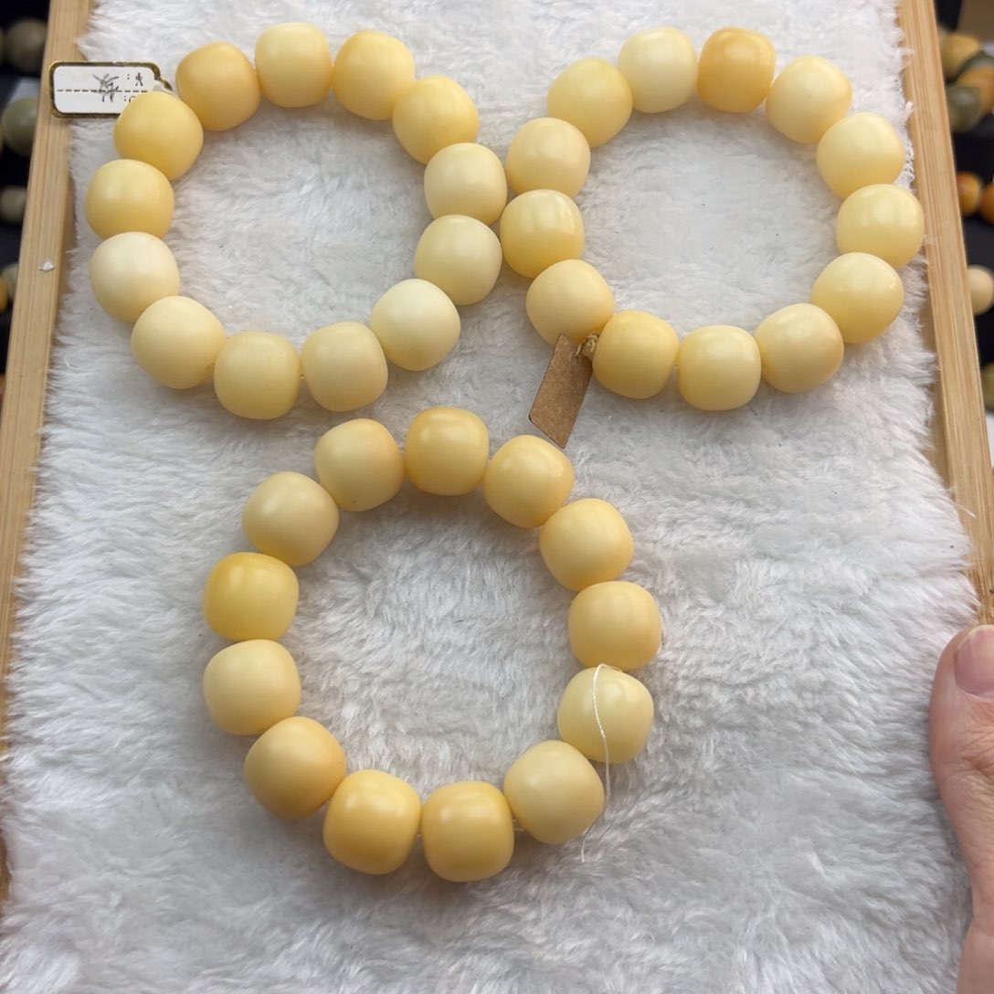 白玉菩提手串微瑕