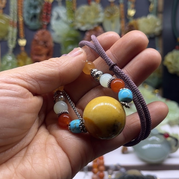 蛇纹石玉未镶嵌颈饰