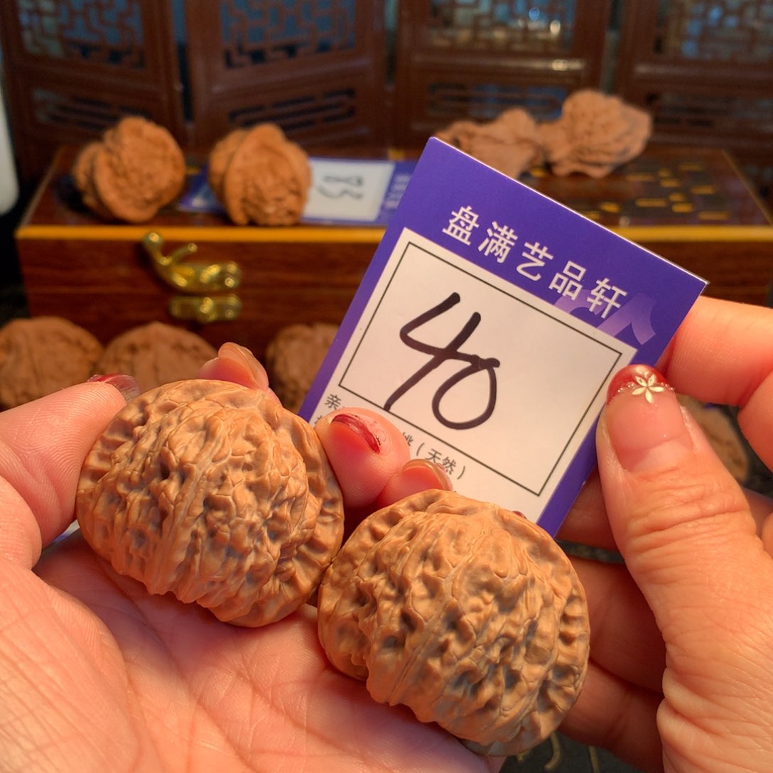 文玩核桃吊坠40号白狮子4.2全品