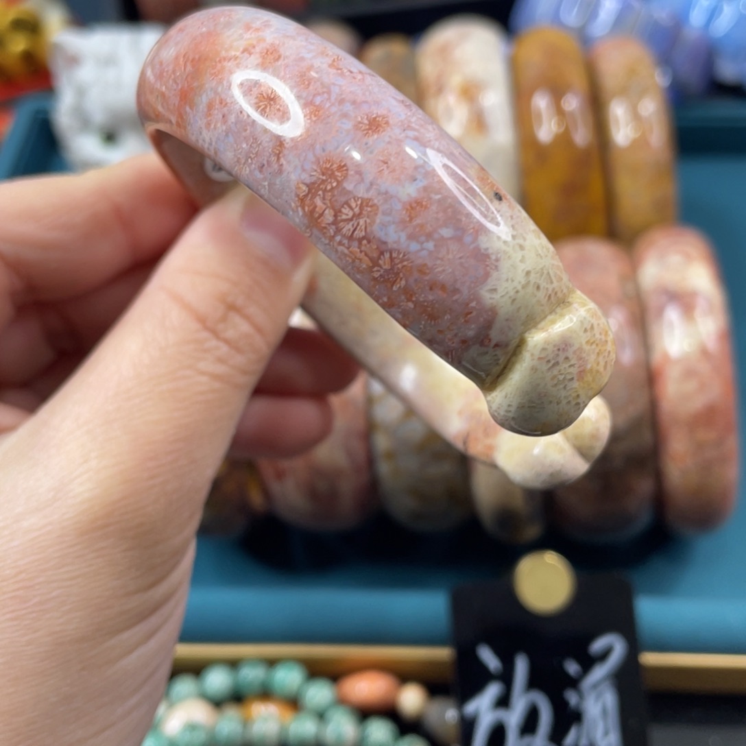 未镶嵌手镯硅化玉