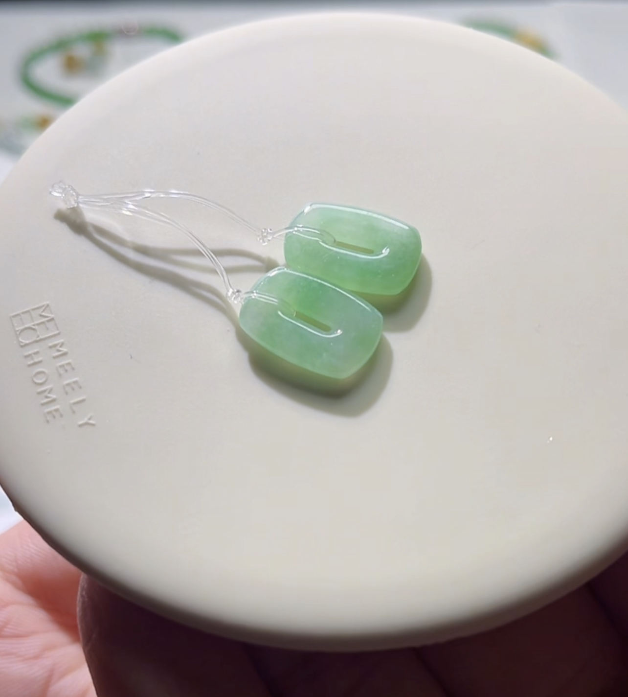 天然缅甸A货翡翠，满绿耳扣一对卡16/11.4/3mm