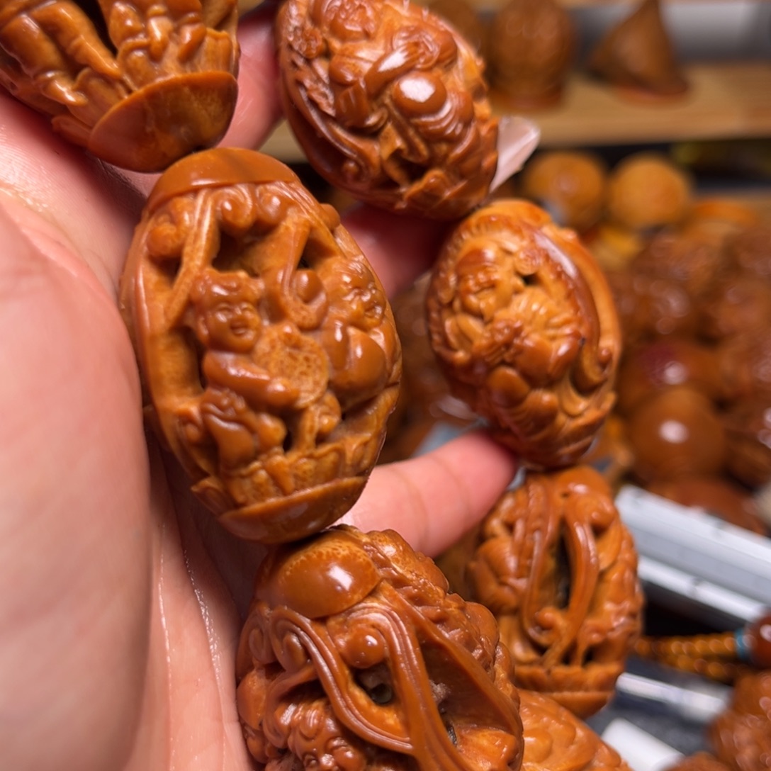 橄榄核把件镂空财神