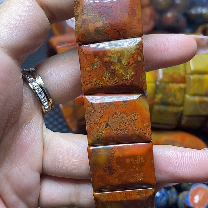 用***浪玛瑙/玉髓未镶嵌颈饰