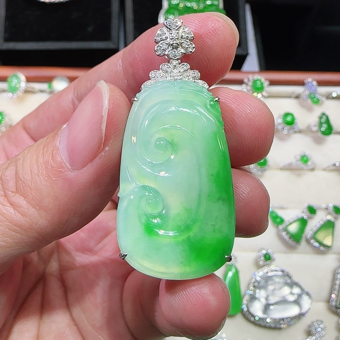 翡翠吊坠(不含链)18K金镶嵌