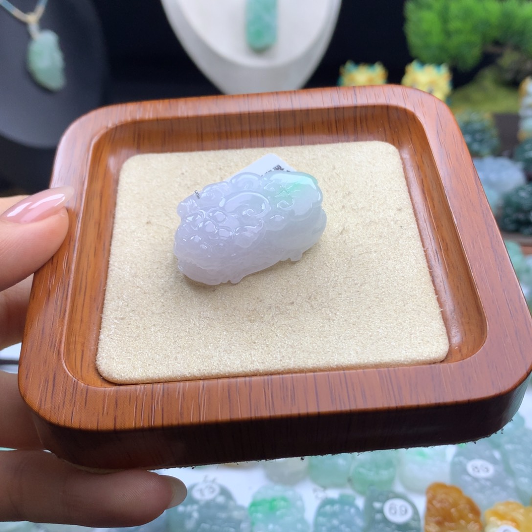 翡翠未镶嵌颈饰12