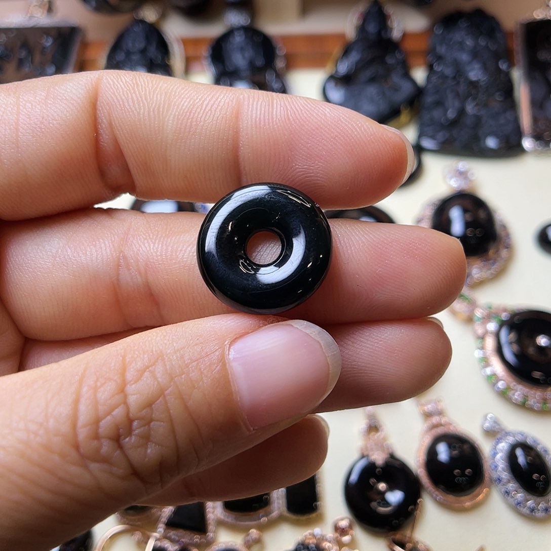 翡翠颈饰未镶嵌游***号