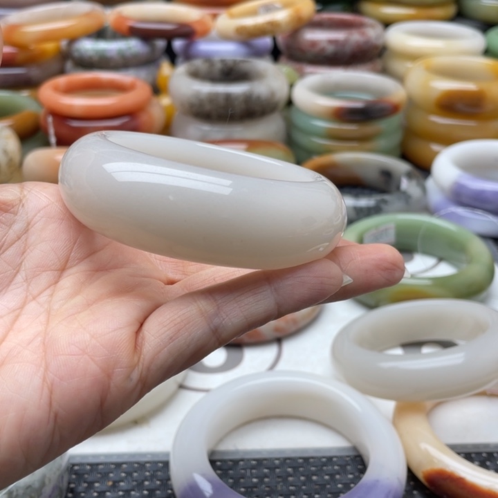 石英岩玉手镯未镶嵌?****?