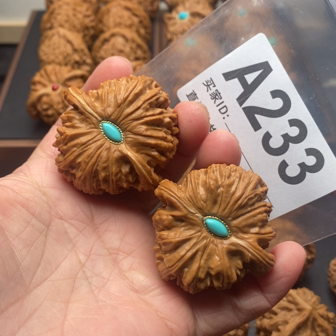 文玩核桃把件白狮子