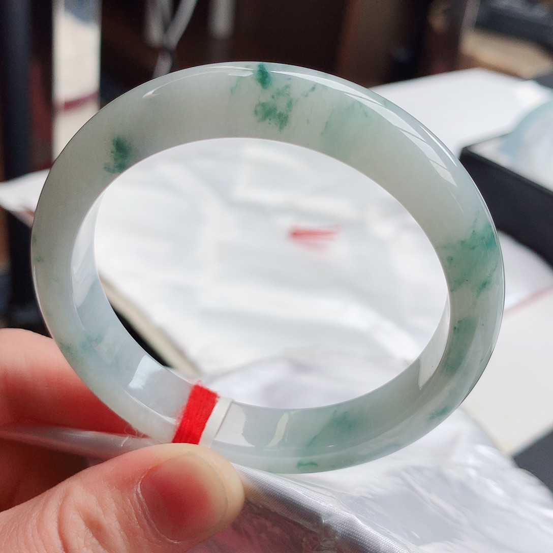 翡翠手镯未镶嵌天然翡翠A货