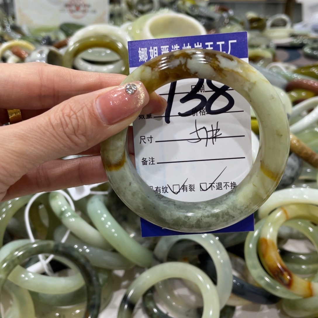 蛇纹石玉手镯未镶嵌