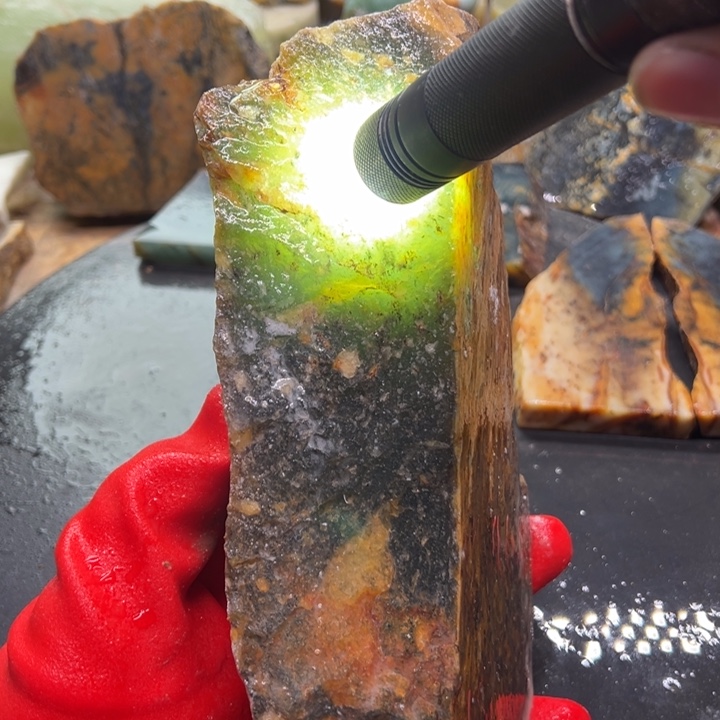 未镶嵌蛇纹石玉珠宝奇石