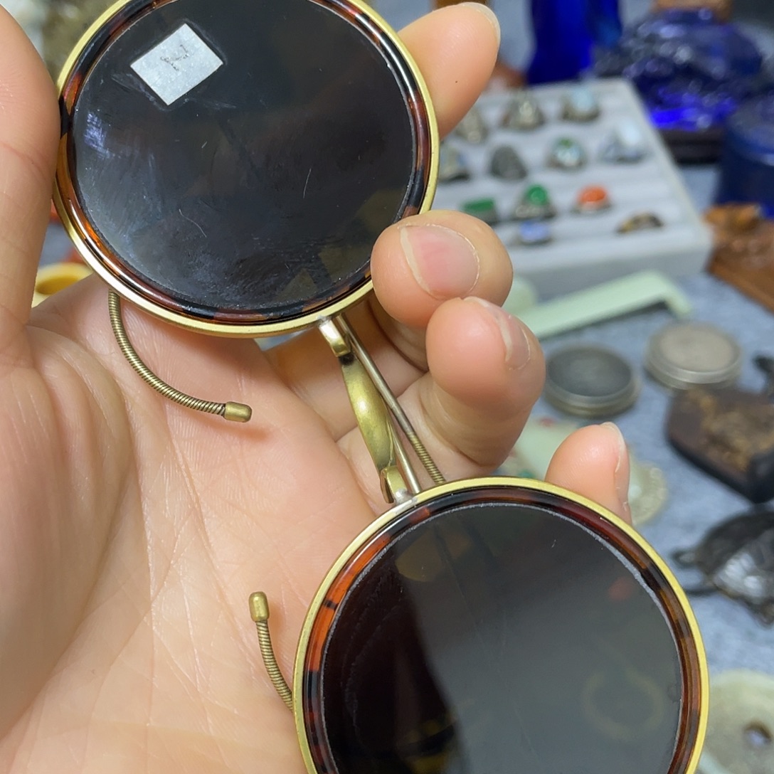 黄***日铜摆件一个小物件。 